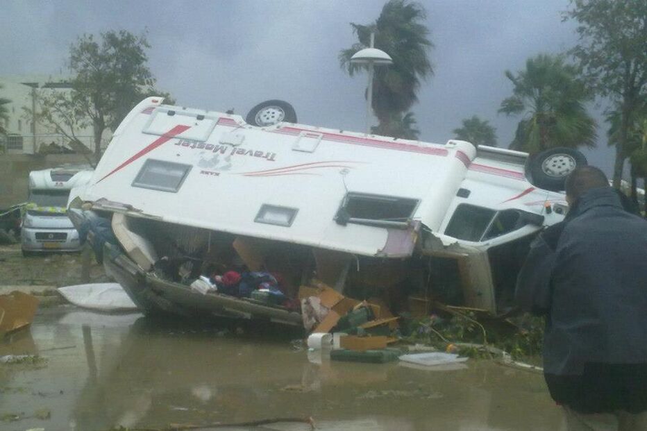 Tornado deixa rasto de destruição no Algarve