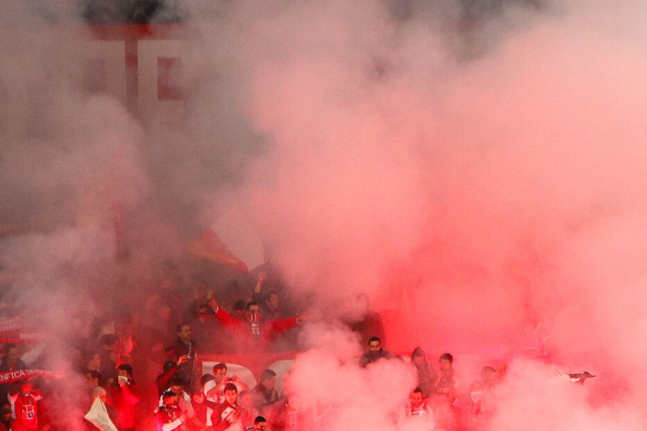 UEFA, LIGA DOS CAMPEÕES, CLAQUES, MULTAS