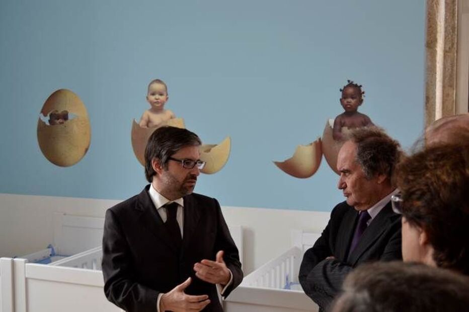 O secretário de Estado da Segurança Social, Marco António Costa, apontado como potencial candidato autárquico em Vila Nova Gaia, inaugurou a creche do Centro Social Candal-Marco, no concelho. A obra foi financiada pelo programa PARES, com cerca de 400 mil euros (Direitos Reservados)