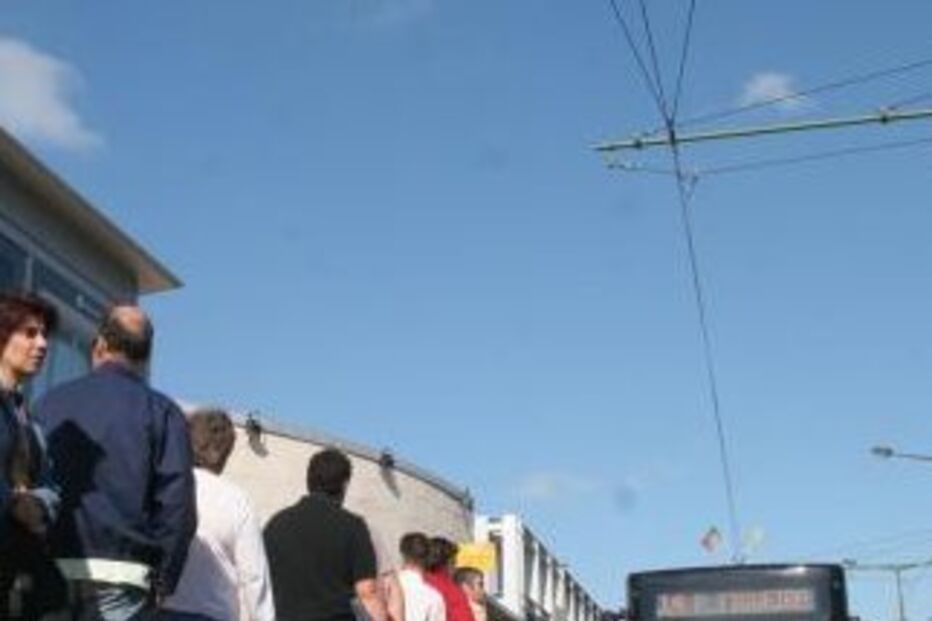 trabalho suplementar, salários, sortes, greve, austeridade, Carris, Barraqueiro, transportes públicos