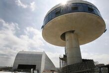 Recorde a obra moderna de Niemeyer pelo Mundo