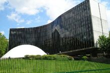 Recorde a obra moderna de Niemeyer pelo Mundo