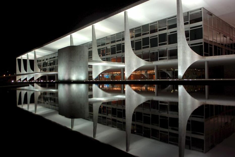Recorde a obra moderna de Niemeyer pelo Mundo