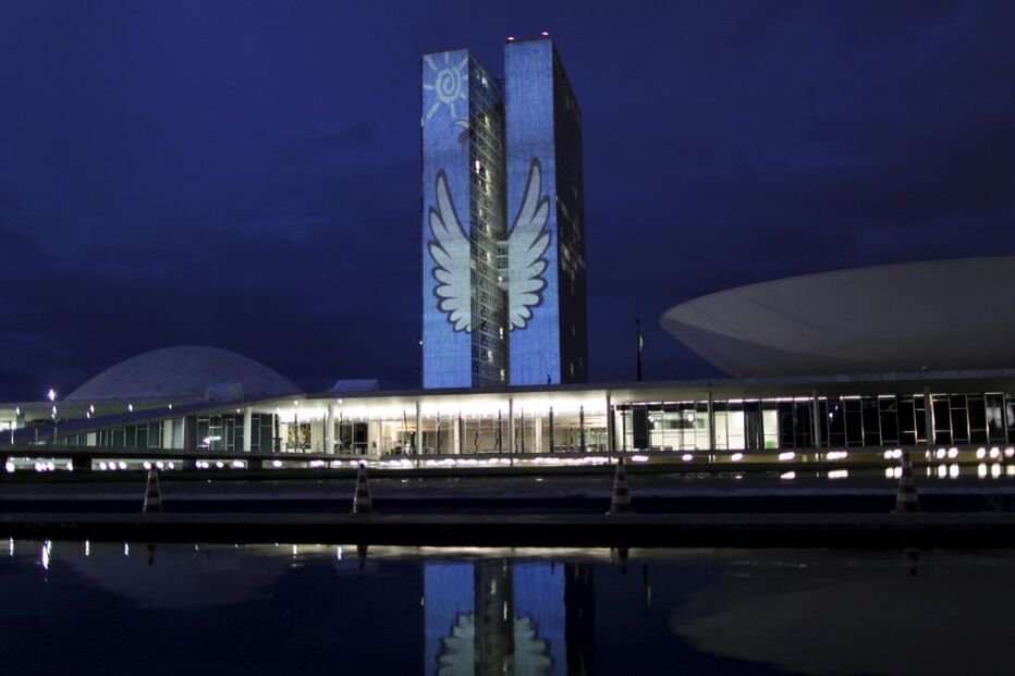 Recorde a obra moderna de Niemeyer pelo Mundo