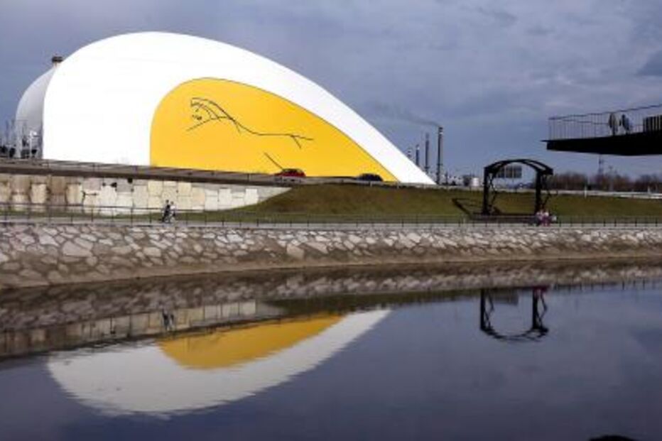Recorde a obra moderna de Niemeyer pelo Mundo