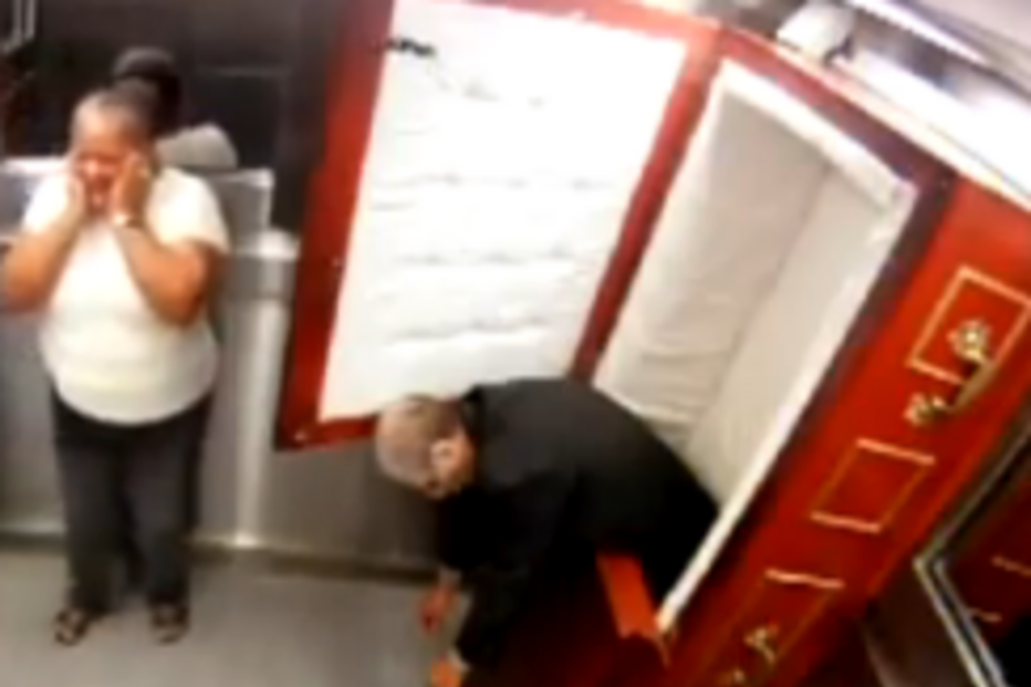 brasil, caixão, corpo, morto, apanhados, sbt, humor, terror, sílvio santos