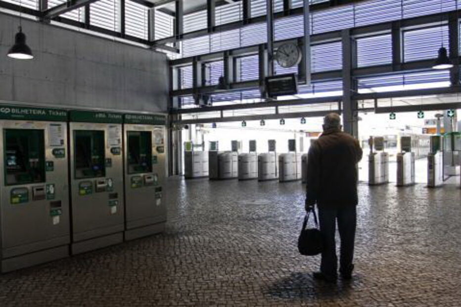 Comboios, Greve, CP, Maquinistas, Revisores, Comboio, Feriado, Código do Trabalho, Paralisação
