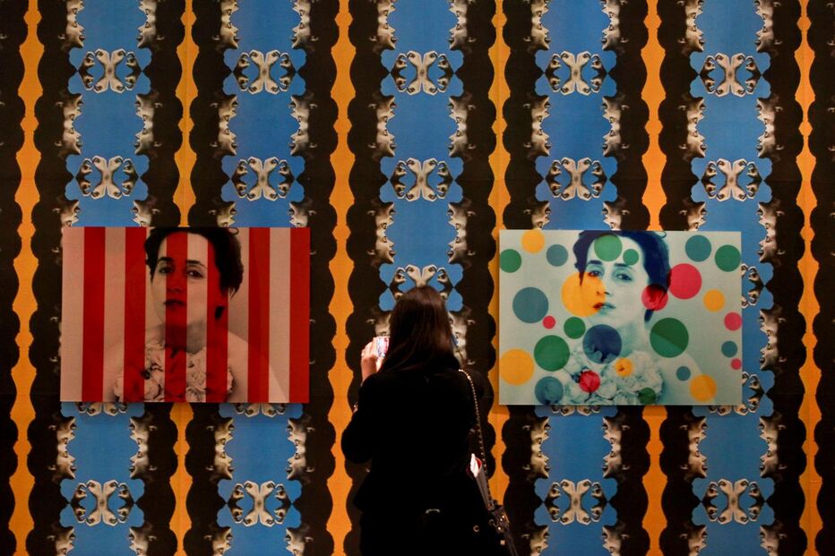 O Museu Nacional de Arte Contemporânea, em Lisboa, acolhe até 30 de Março a exposição temporária ‘Are You Still Awake?’ (‘Ainda Está Acordado?’), com 22 obras de artistas portuguesas que mostram a evolução das relações entre a política e a arte. 