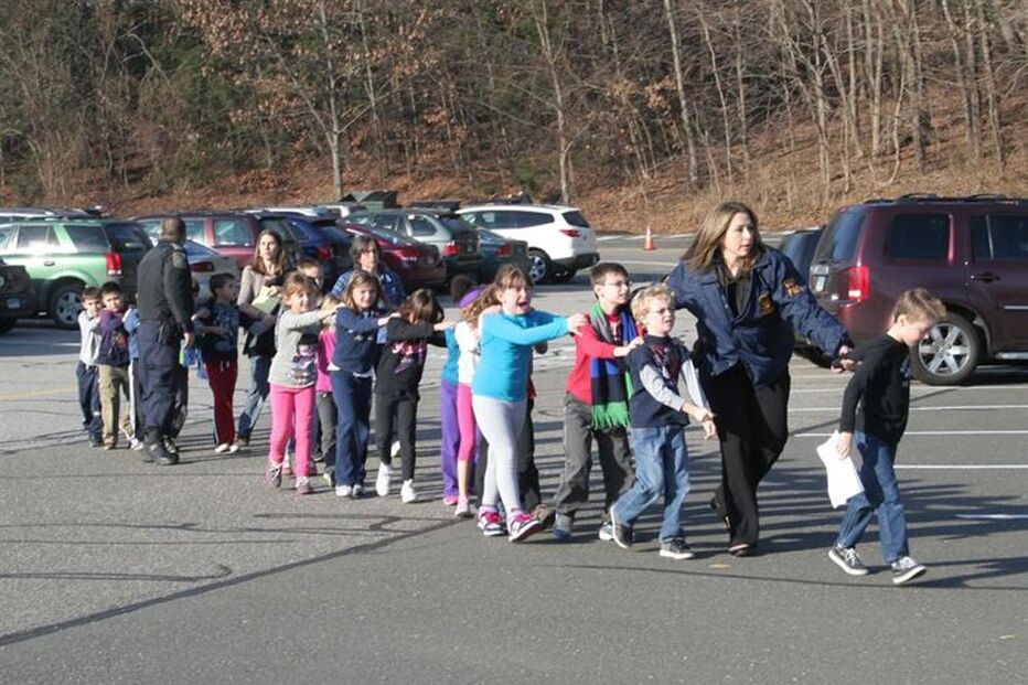Vinte crianças mortas a tiro numa escola primária