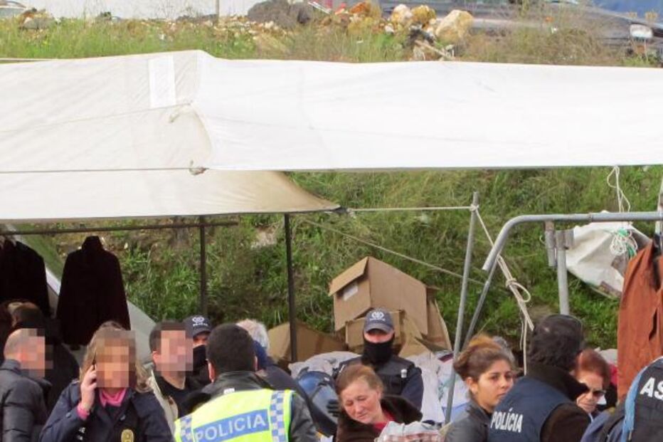 APREENSÃO, POLÍCIA, ASAE, PSP, LISBOA, SEF, ROUPA