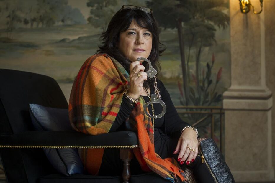 EL James, E L James, E. L. James, Cinquenta Sombras de Grey, Lua de Papel, Leya, Time, Publishers Weekly, Mais Negras, Livre