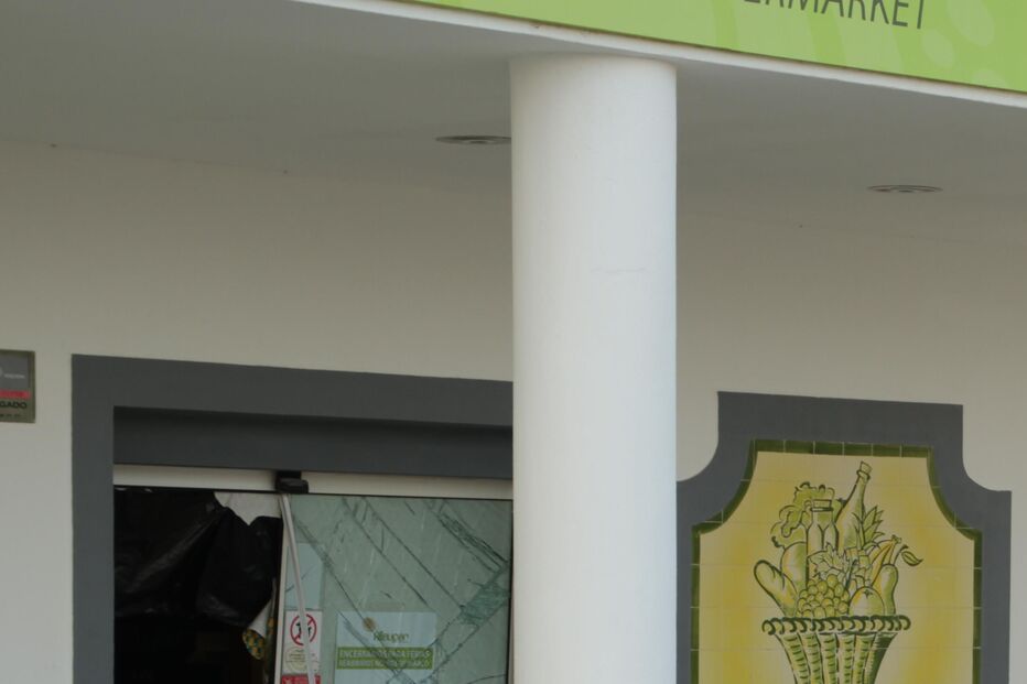 albufeira, banquete, furto, consoada, supermercado, comida, bebidas, GNR