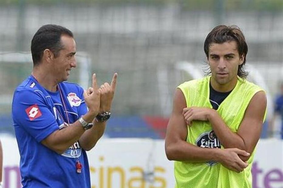Futebol, Espanha, Deportivo, Corunha, Jorge Mendes, Lendoiro, Oltra, Domingos Paciência, Pizzi, André Santos, Zé Castro, Nelson Oliveira, Lanterna vermelha