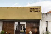 arguidos, crimes, associação criminosa, burla, branqueamento de capitais, falsificação, acórdão, Tribunal de Monsanto