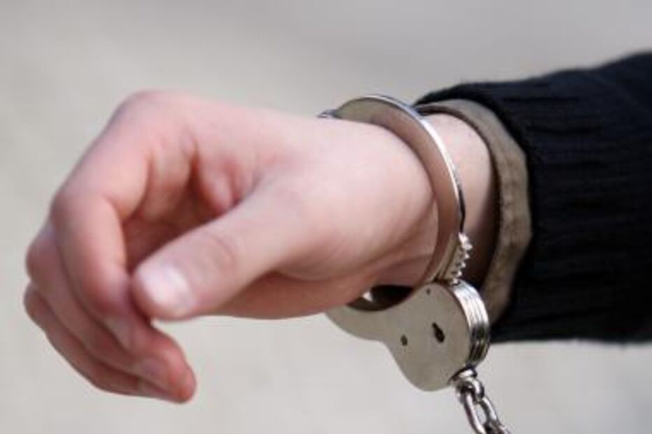 Padre, Igreja Católica, INEM, Emergência, 911, 112, Algemas, Algemado, Bispo, Escândalo, Springfield, EUA, Illinois