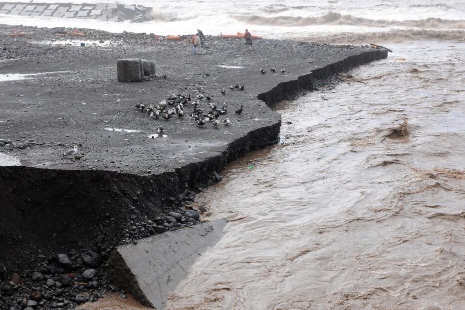 mau tempo na Madeira, agitação marítima, barcos, portos de abrigo