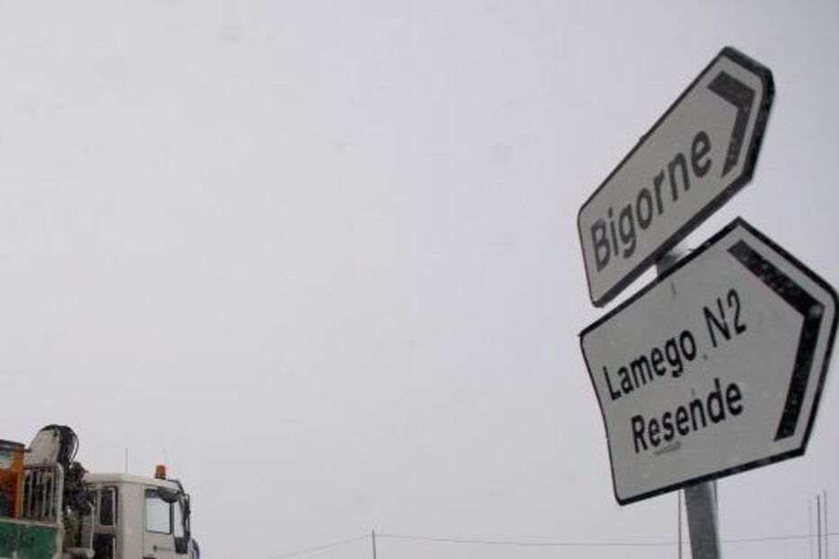 trânsito, interrompido, alunos, aulas, neve, condiciona, A24, encerra, escolas, vila real, bragança, lamego, viseu, castro daire, cinfães, resende, bigorne, mondim de basto, boticas, montalegre, ribeira de pena, vila pouca de aguiar 