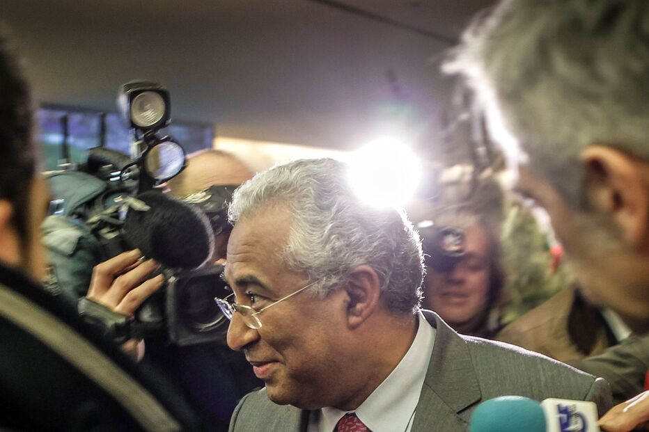 Costa conta espingardas  