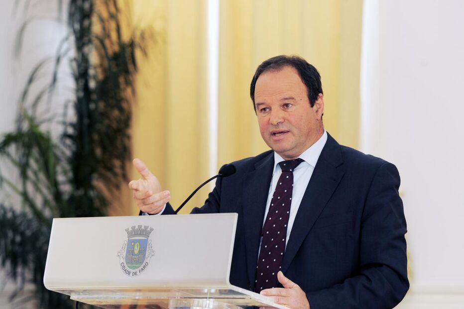 Macário afasta-se de outros casos