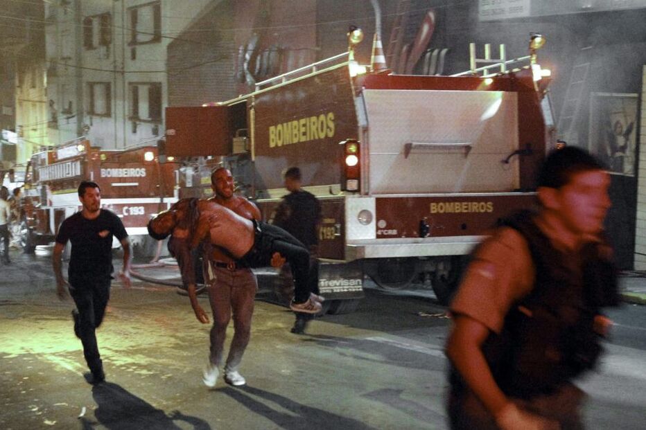 Incêndio em discoteca brasileira causa morte de 245