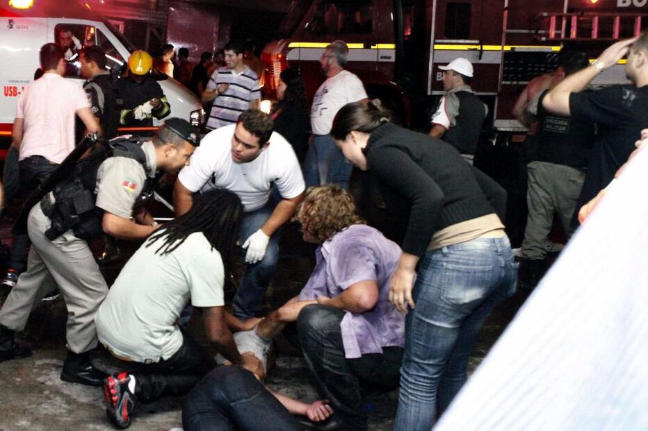 Incêndio em discoteca brasileira causa morte de 245