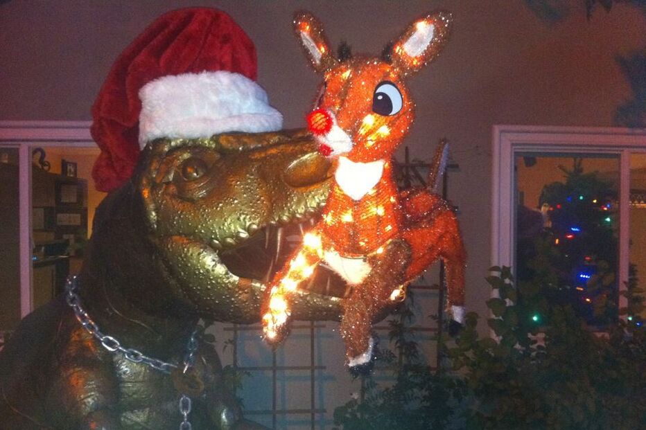 Dinossauro 'Dug' é vedeta num quintal da Califórnia