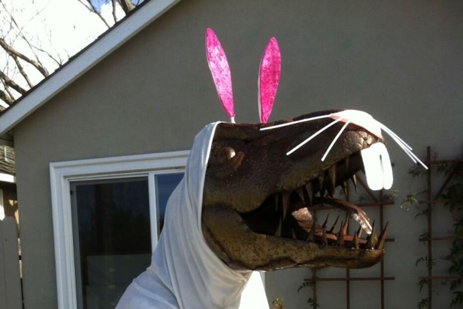 Dinossauro 'Dug' é vedeta num quintal da Califórnia