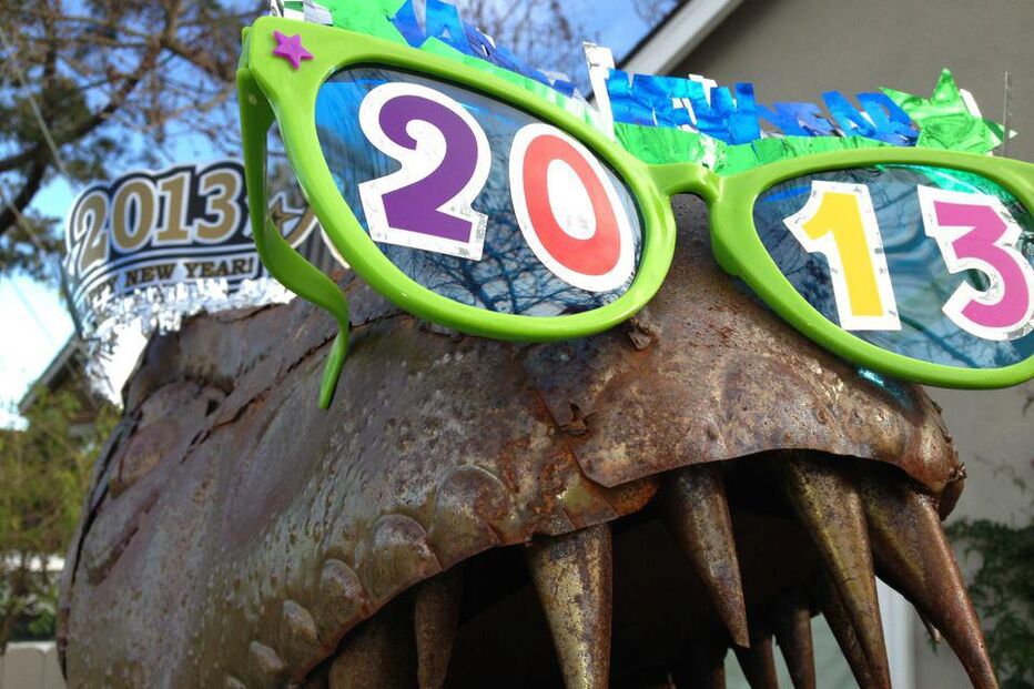 Dinossauro 'Dug' é vedeta num quintal da Califórnia