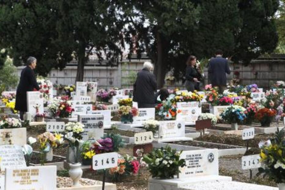 vasos, roubo, furto, assalto, crime, viseu, cemitério