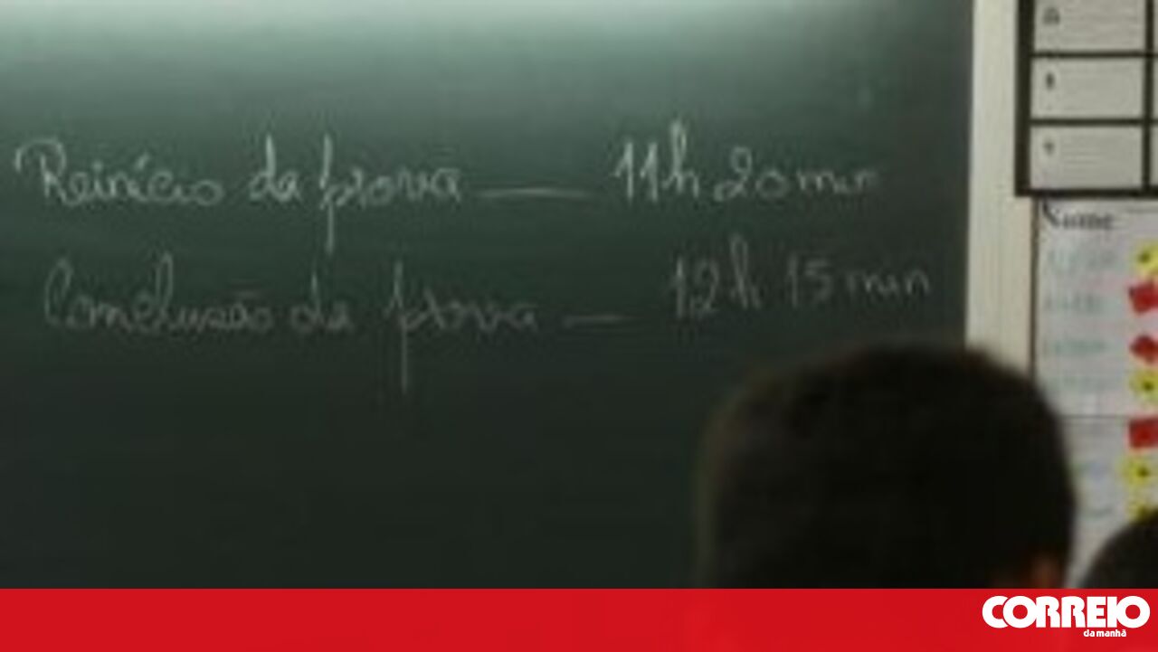 <![CDATA[ Antigo presidente do Júri Nacional de Exames contra generalização da correção digital ]]>
