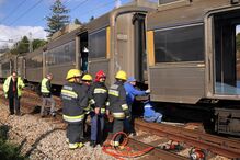 Comboios descarrilam em Caxias e Algés