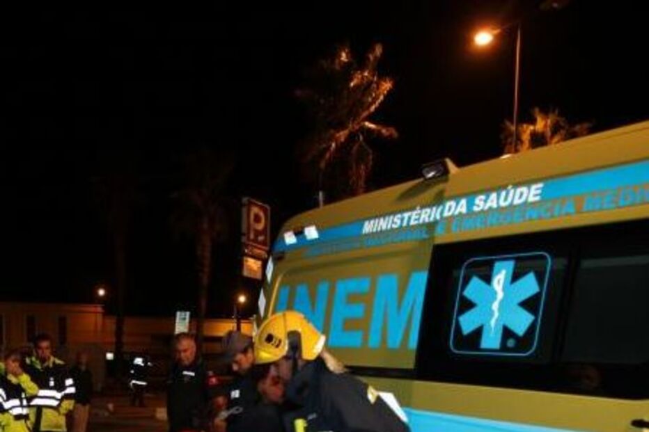 despiste, acidente, árvore, vilamoura
