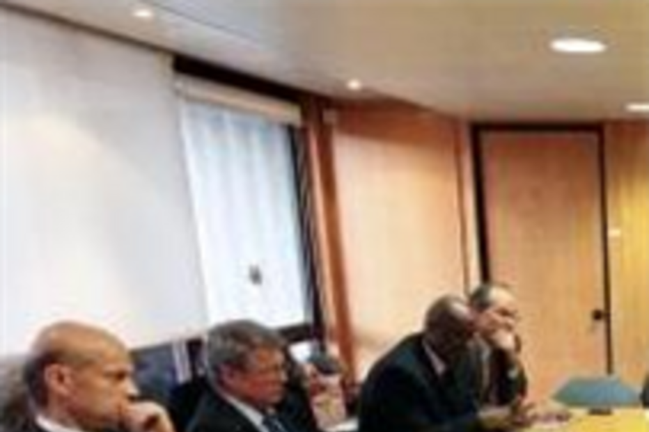 Cortes nas pensões vitalícias de políticos 