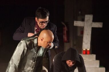 Balas & Bolinhos, Mesmo em Frente do teu Focinho, Coliseu dos Recreios, Luís Ismael, J. D. Duarte, Jorge Neto, João Pires, Tone, Bino, Rato, Quim Culatra, Valongo, Pulp Fiction, Feios Porcos e Maus, Ettore Scola, Quentin Tarantino