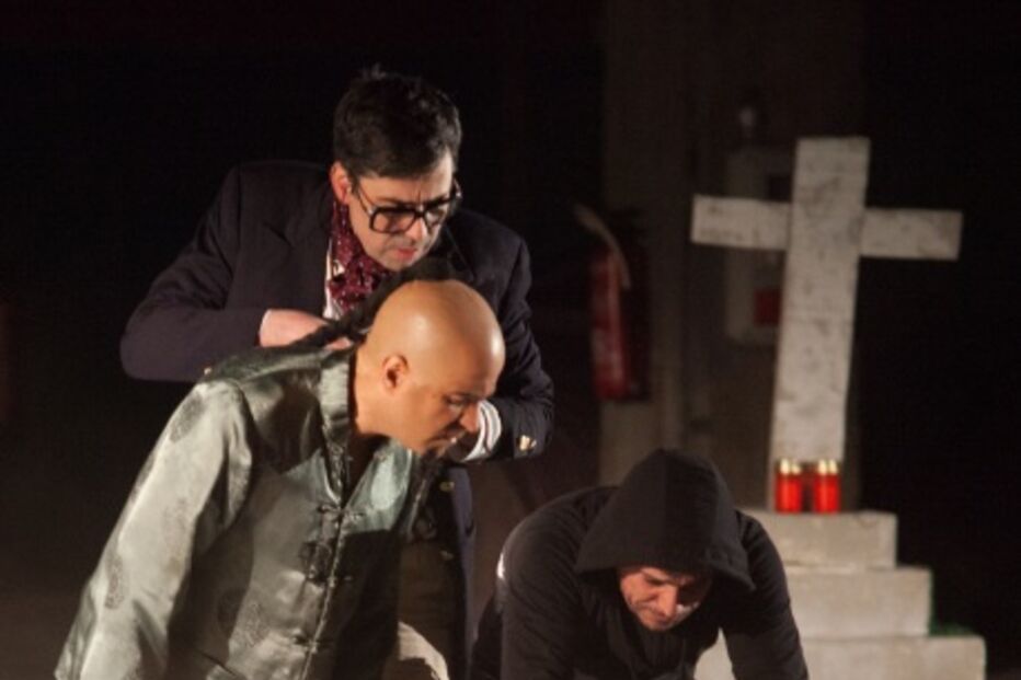 Balas & Bolinhos, Mesmo em Frente do teu Focinho, Coliseu dos Recreios, Luís Ismael, J. D. Duarte, Jorge Neto, João Pires, Tone, Bino, Rato, Quim Culatra, Valongo, Pulp Fiction, Feios Porcos e Maus, Ettore Scola, Quentin Tarantino