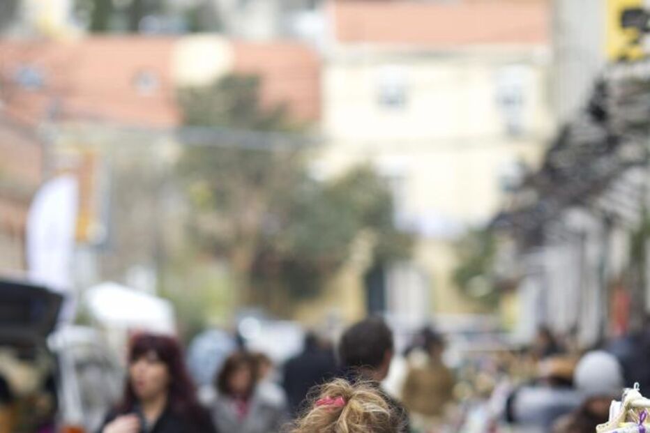 Venda em segunda mão, Segunda mão, Feira da Ladra, Móveis antigos, Roupa usada. LX Factory