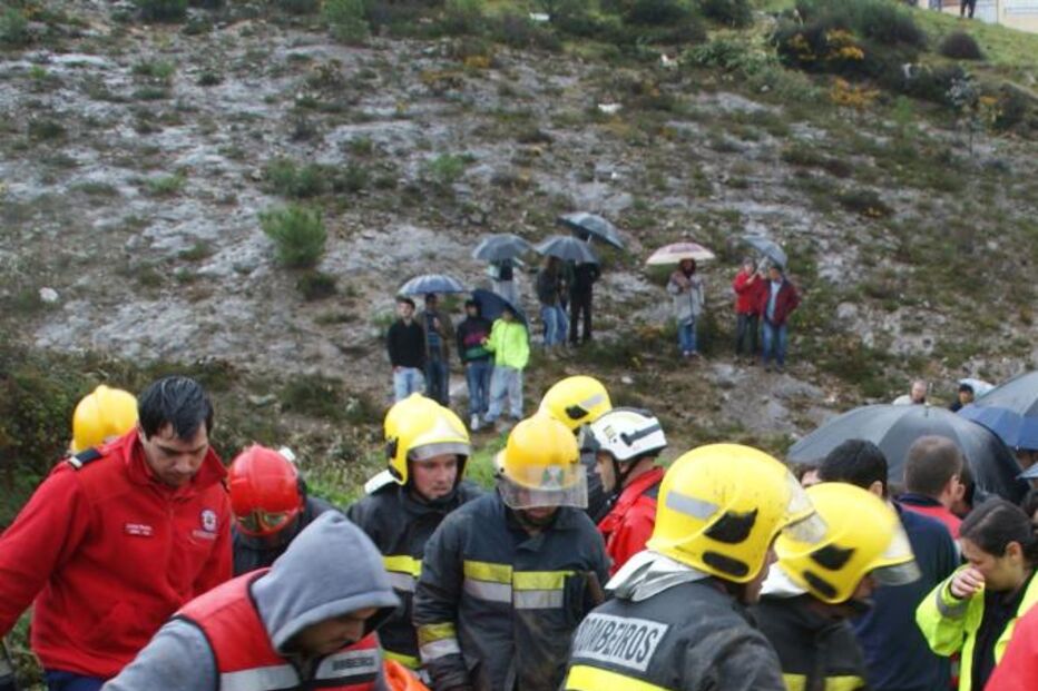 mau tempo, morte, mulher, paredes, porto, bar, vento, chuva