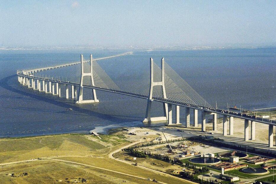 Quinze anos de uma grande obra marcada pela polémica