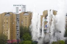 Torre do Aleixo demolida em segundos