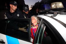 Os rostos de quem contesta a crise nas ruas