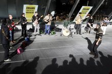 Os rostos de quem contesta a crise nas ruas