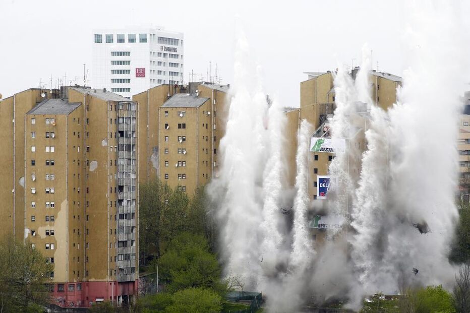 Torre do Aleixo demolida em segundos
