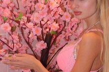 Mulheres com corpo de 'Barbie'... e ainda um 'Ken'