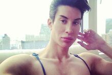 Mulheres com corpo de 'Barbie'... e ainda um 'Ken'