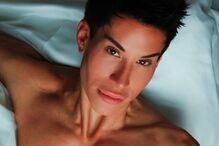 Mulheres com corpo de 'Barbie'... e ainda um 'Ken'