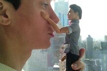 Mulheres com corpo de 'Barbie'... e ainda um 'Ken'