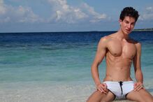 Mulheres com corpo de 'Barbie'... e ainda um 'Ken'