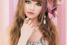 Mulheres com corpo de 'Barbie'... e ainda um 'Ken'