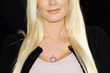 Mulheres com corpo de 'Barbie'... e ainda um 'Ken'