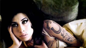 Amy Winehouse: Mãe da cantora conta a verdade em novo documentário 